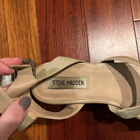 Steve Madden, size 7, tan platform sandals with cork platform, comfy & cute - Picture 4 of 4